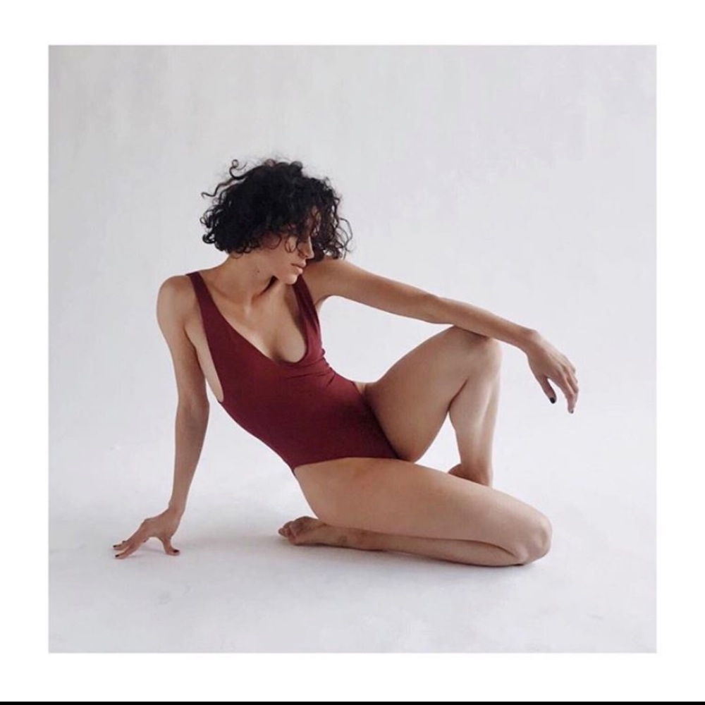 Galamaar Roe Malliot Garnet one piece Medium